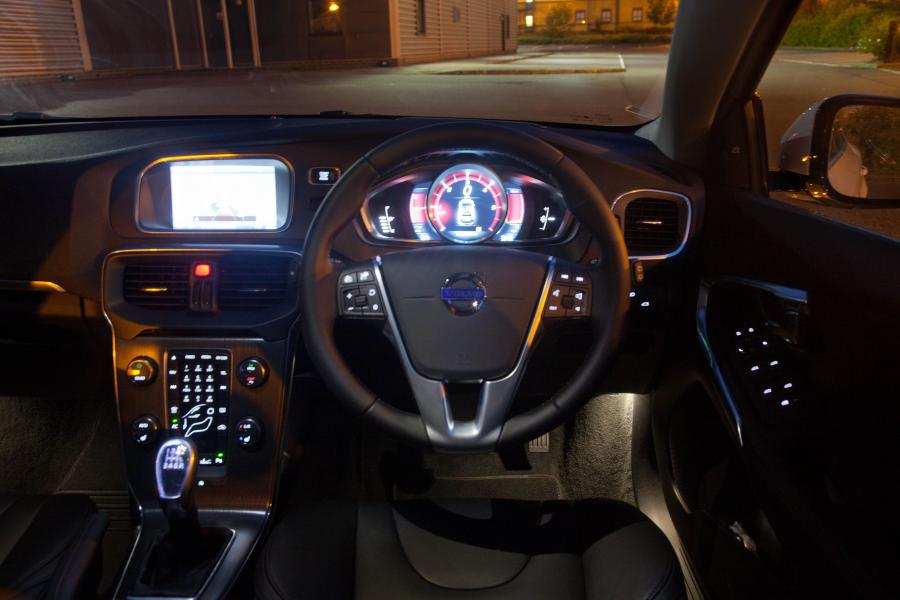 Volvo V40 2012 года  (фото 42 из 183)